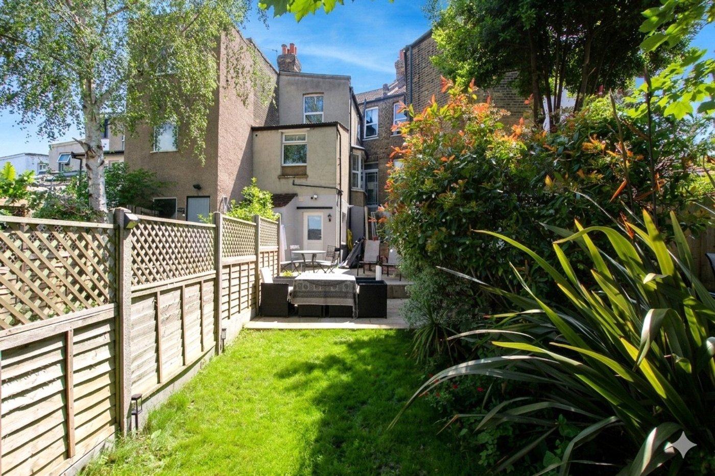 4 bedroom house for sale in Plumstead Common | Robinson Jackson