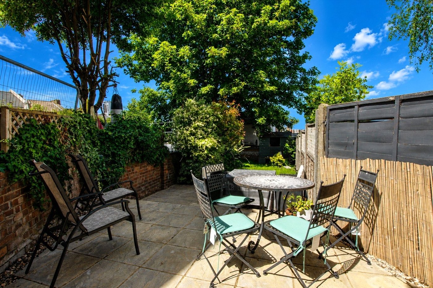 4 bedroom house for sale in Plumstead Common | Robinson Jackson
