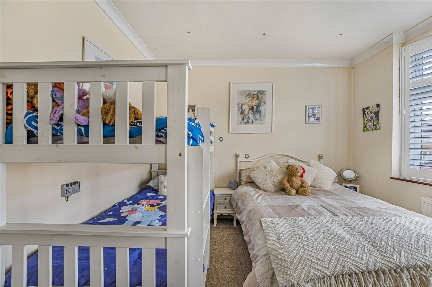 2 bedroom property for sale in Greenhithe | Robinson Jackson
