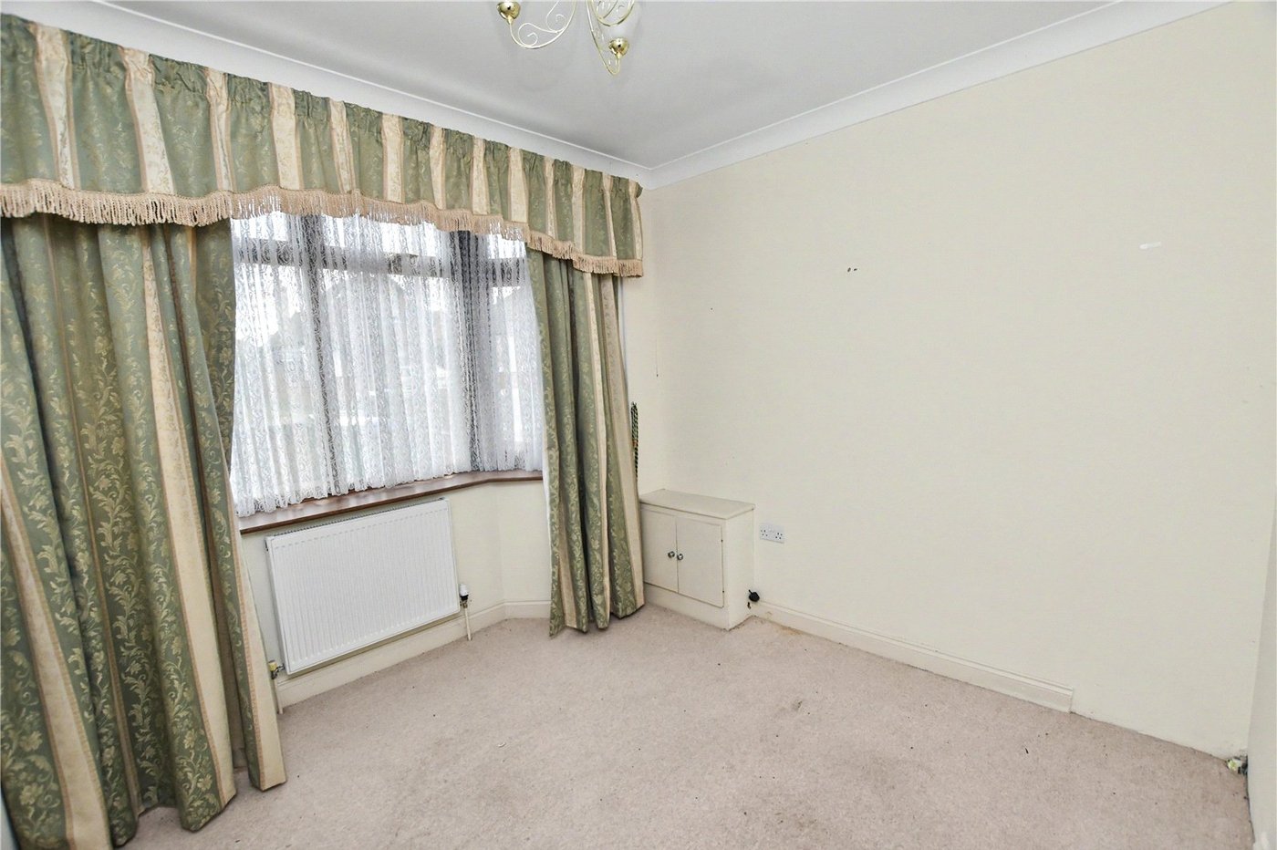 3 bedroom bungalow for sale in Bexleyheath | Robinson Jackson