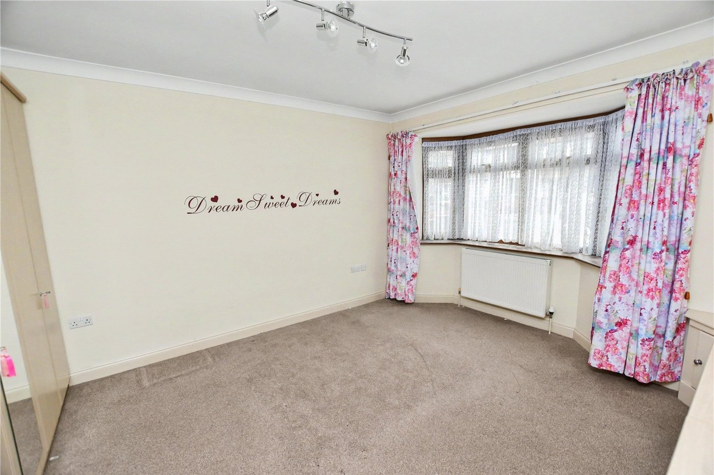 3 bedroom bungalow for sale in Bexleyheath | Robinson Jackson