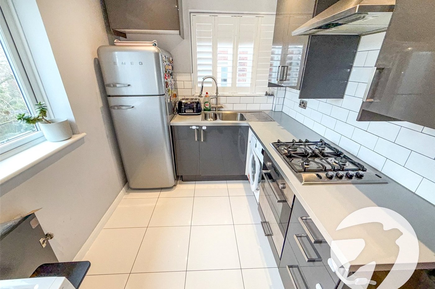 2 bedroom property for sale in London | Robinson Jackson