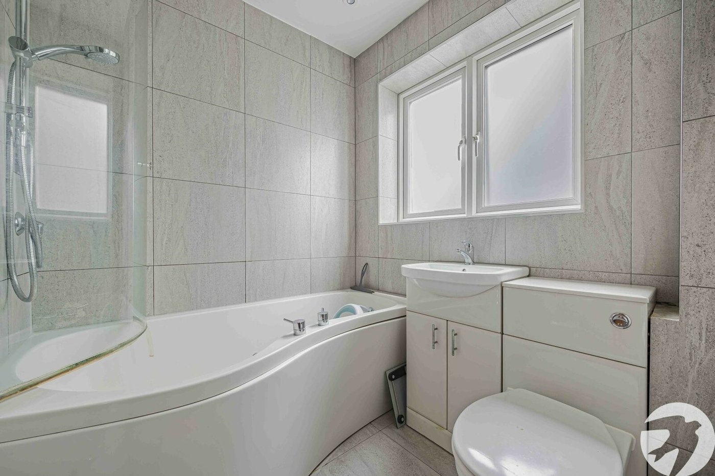 2 bedroom property for sale in London | Robinson Jackson