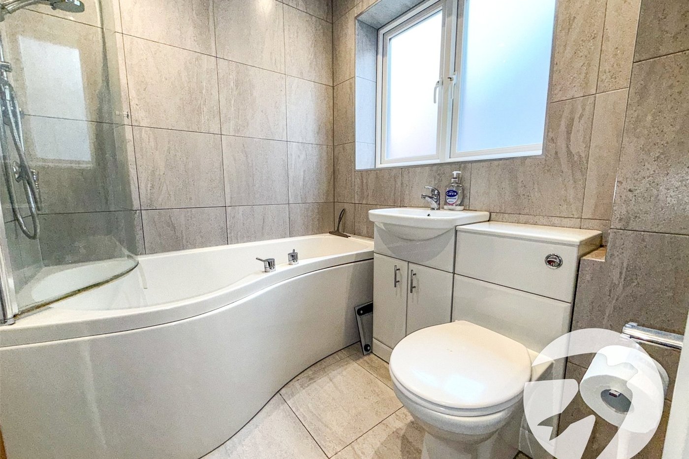 2 bedroom property for sale in London | Robinson Jackson