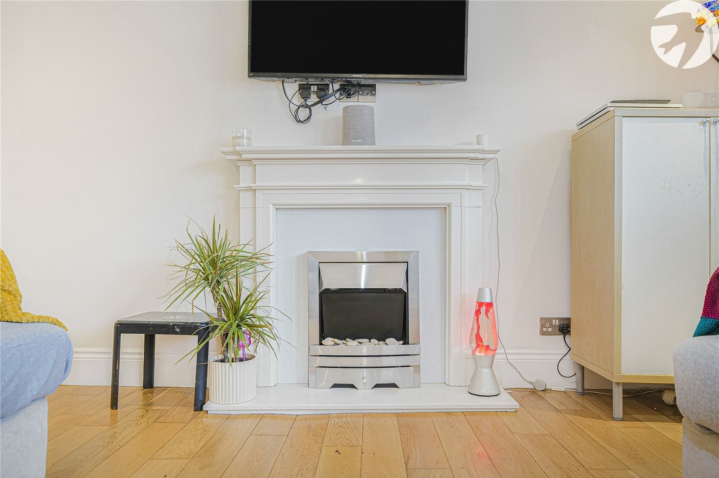 2 bedroom property for sale in Dartford | Robinson Jackson