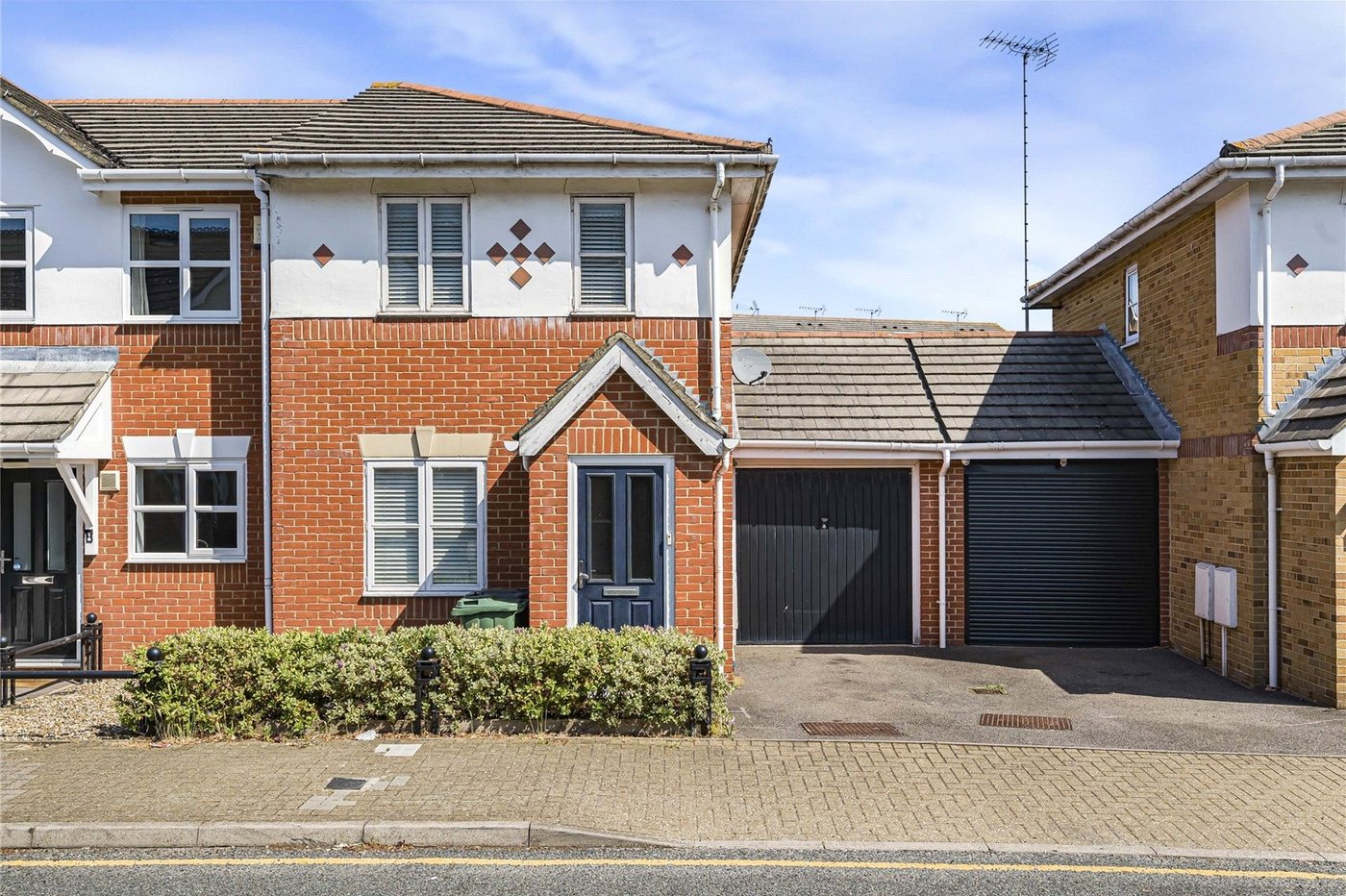 2 bedroom house for sale in Greenhithe | Robinson Jackson
