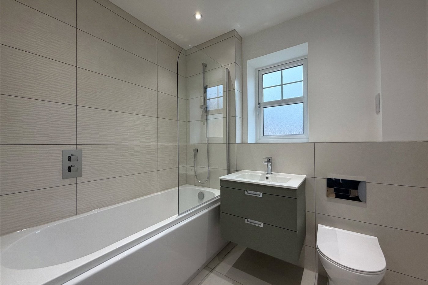 4 bedroom house for sale in Newington | Robinson Michael & Jackson