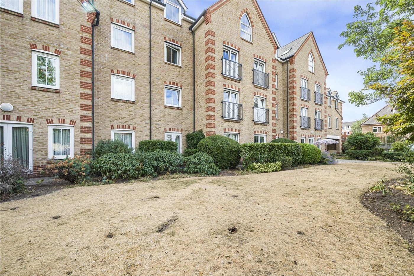 2 bedroom property for sale in Orpington | Robinson Jackson
