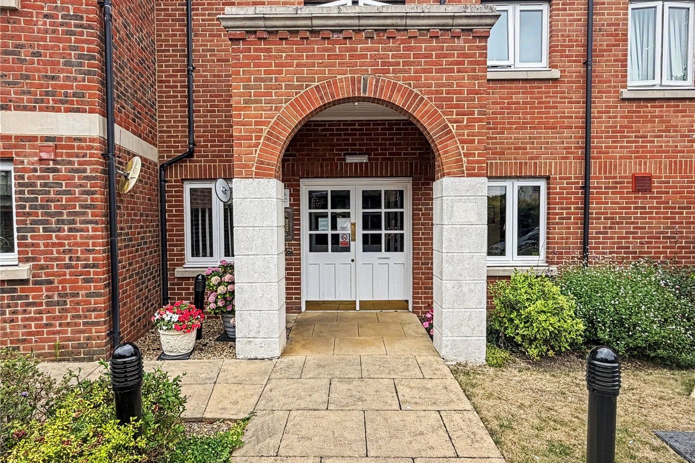 1 bedroom property for sale in Rainham | Robinson Michael & Jackson