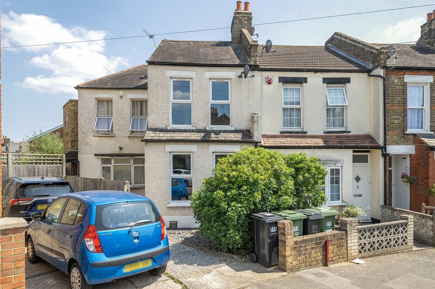 2 bedroom house for sale in London | Robinson Jackson