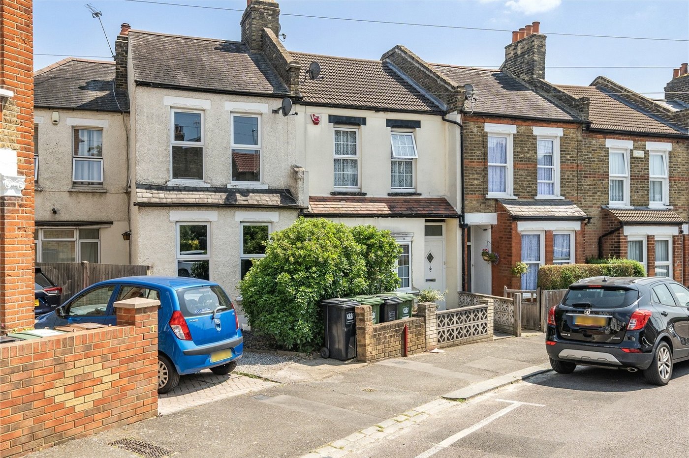 2 bedroom house for sale in London | Robinson Jackson