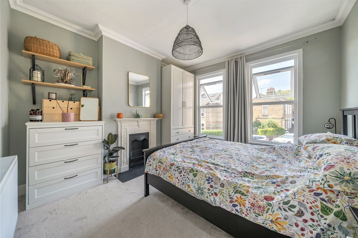2 bedroom house for sale in London | Robinson Jackson