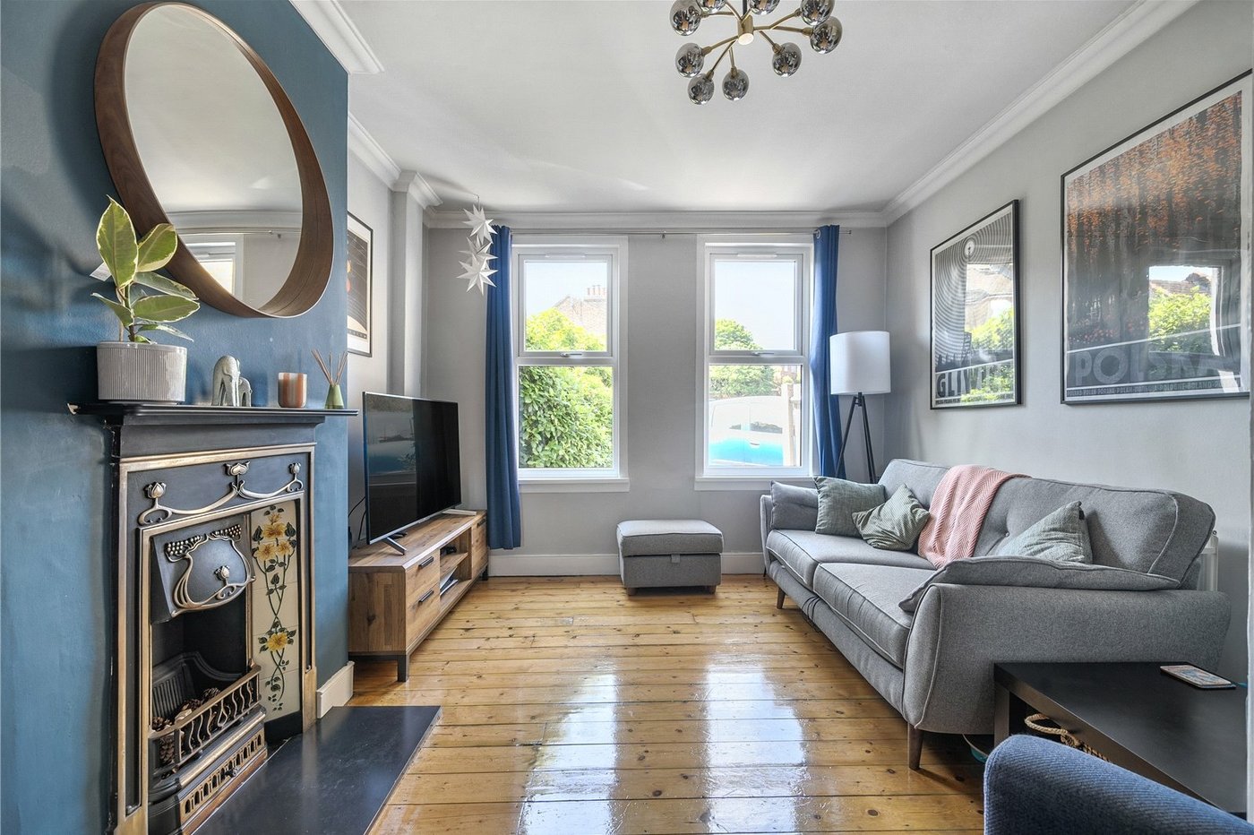 2 bedroom house for sale in London | Robinson Jackson