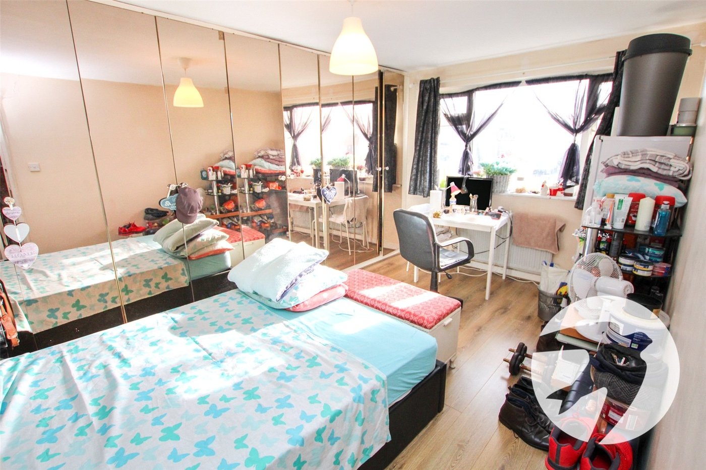 3 bedroom house for sale in London | Robinson Jackson