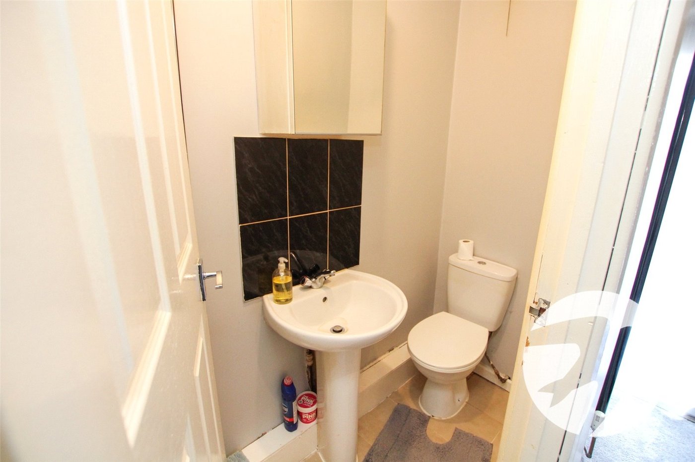 3 bedroom house for sale in London | Robinson Jackson
