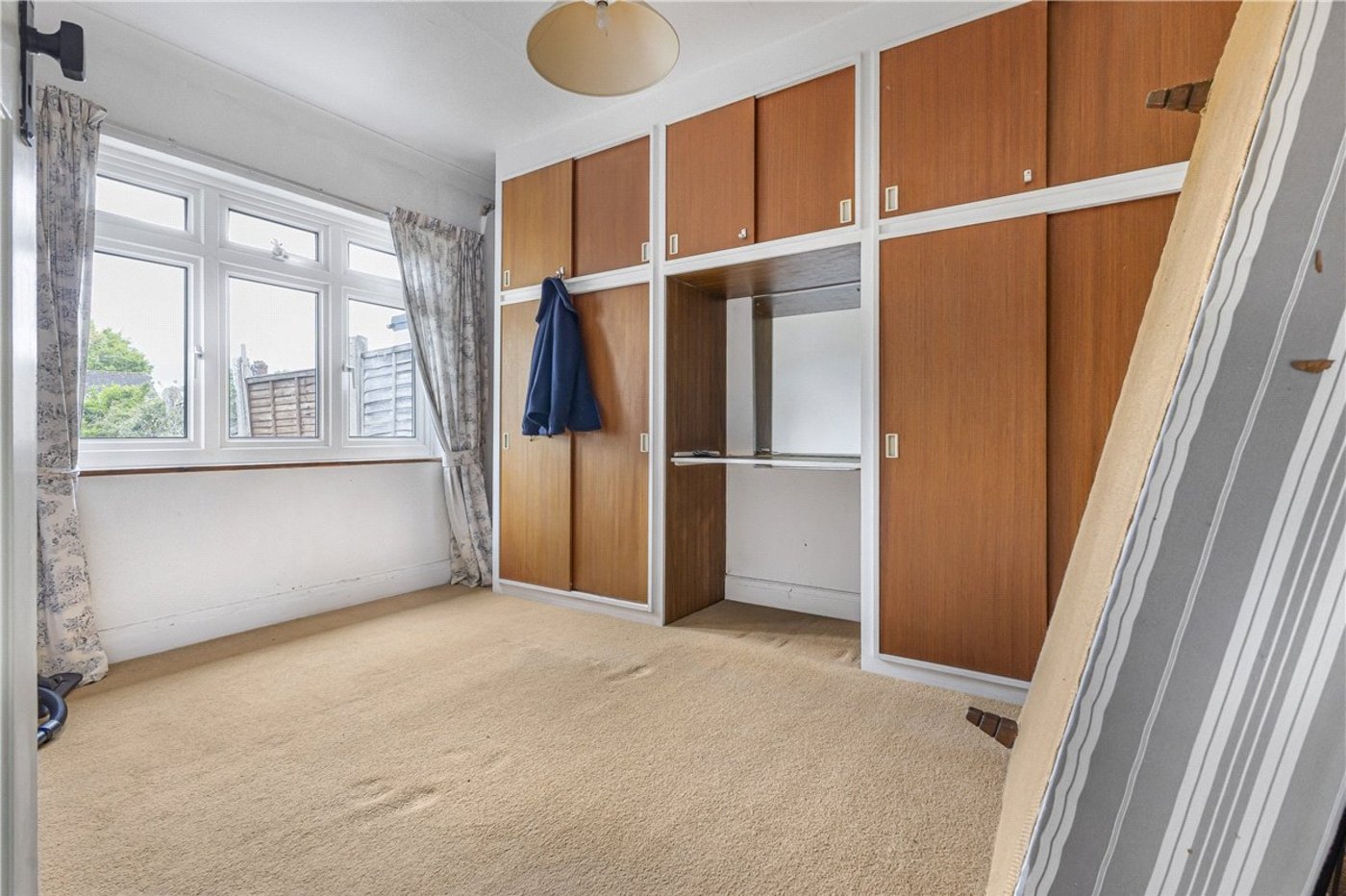 2 bedroom bungalow for sale in Orpington | Robinson Jackson