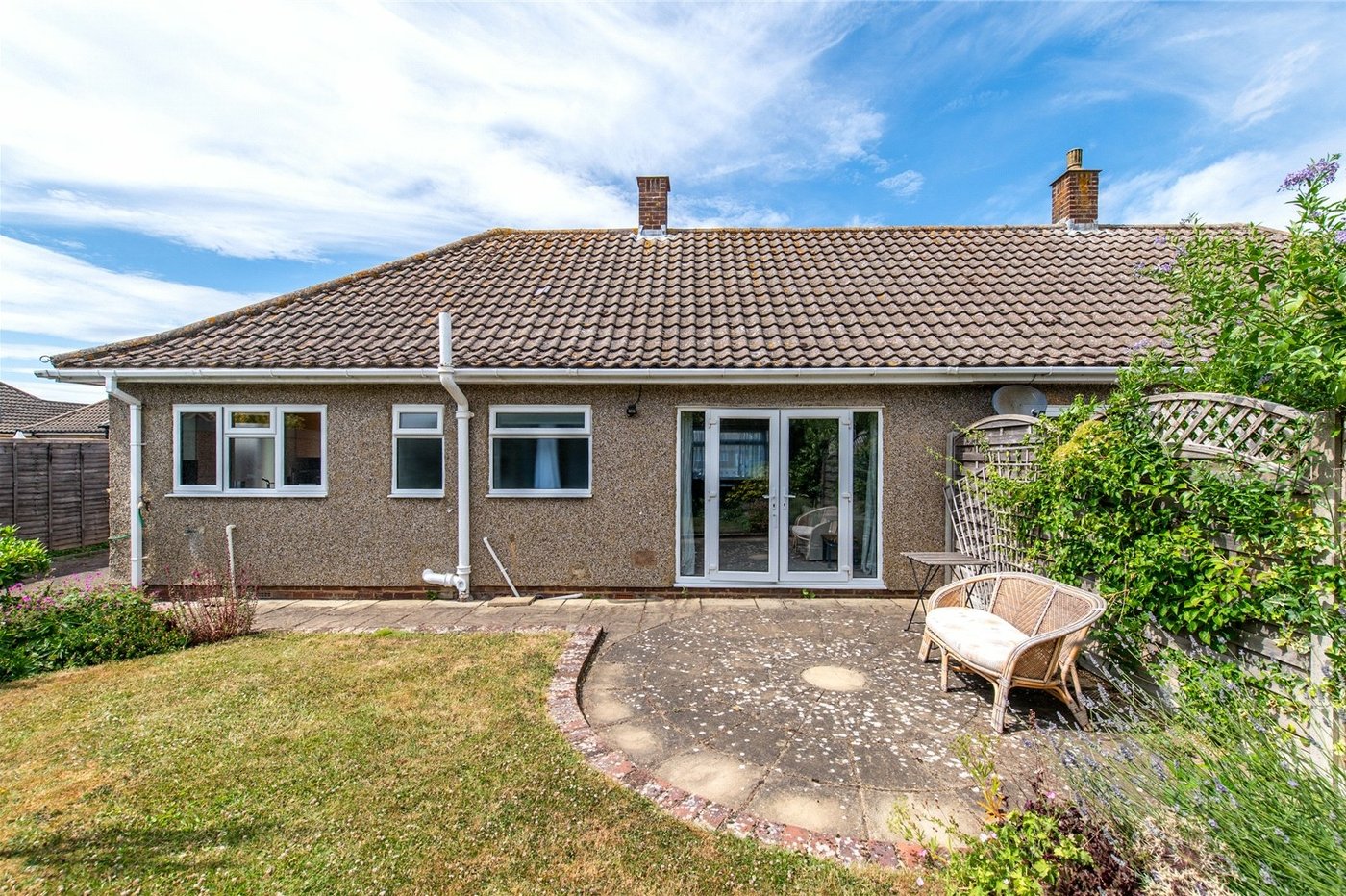 2 bedroom bungalow for sale in Istead Rise | Robinson Michael & Jackson