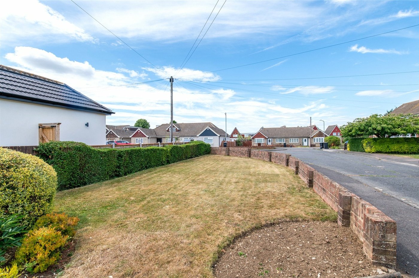 2 bedroom bungalow for sale in Istead Rise | Robinson Michael & Jackson