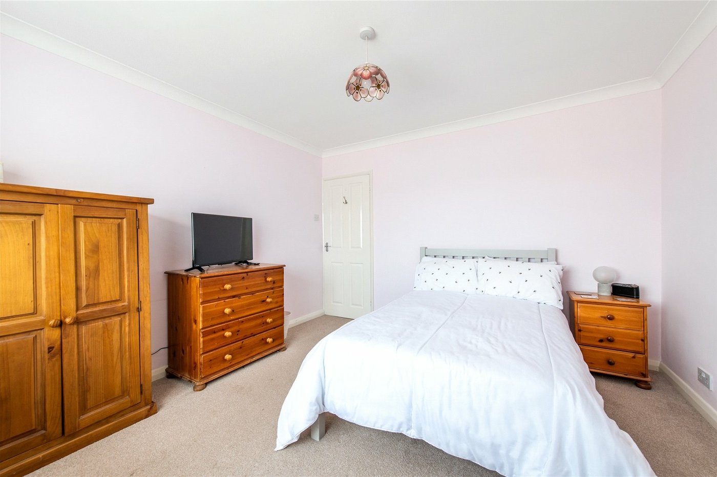 2 bedroom bungalow for sale in Istead Rise | Robinson Michael & Jackson