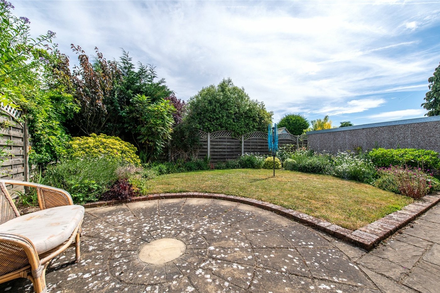 2 bedroom bungalow for sale in Istead Rise | Robinson Michael & Jackson