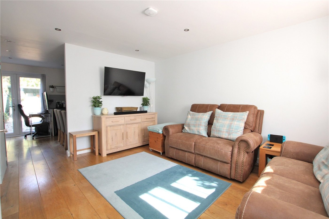 2 bedroom house for sale in London | Robinson Jackson