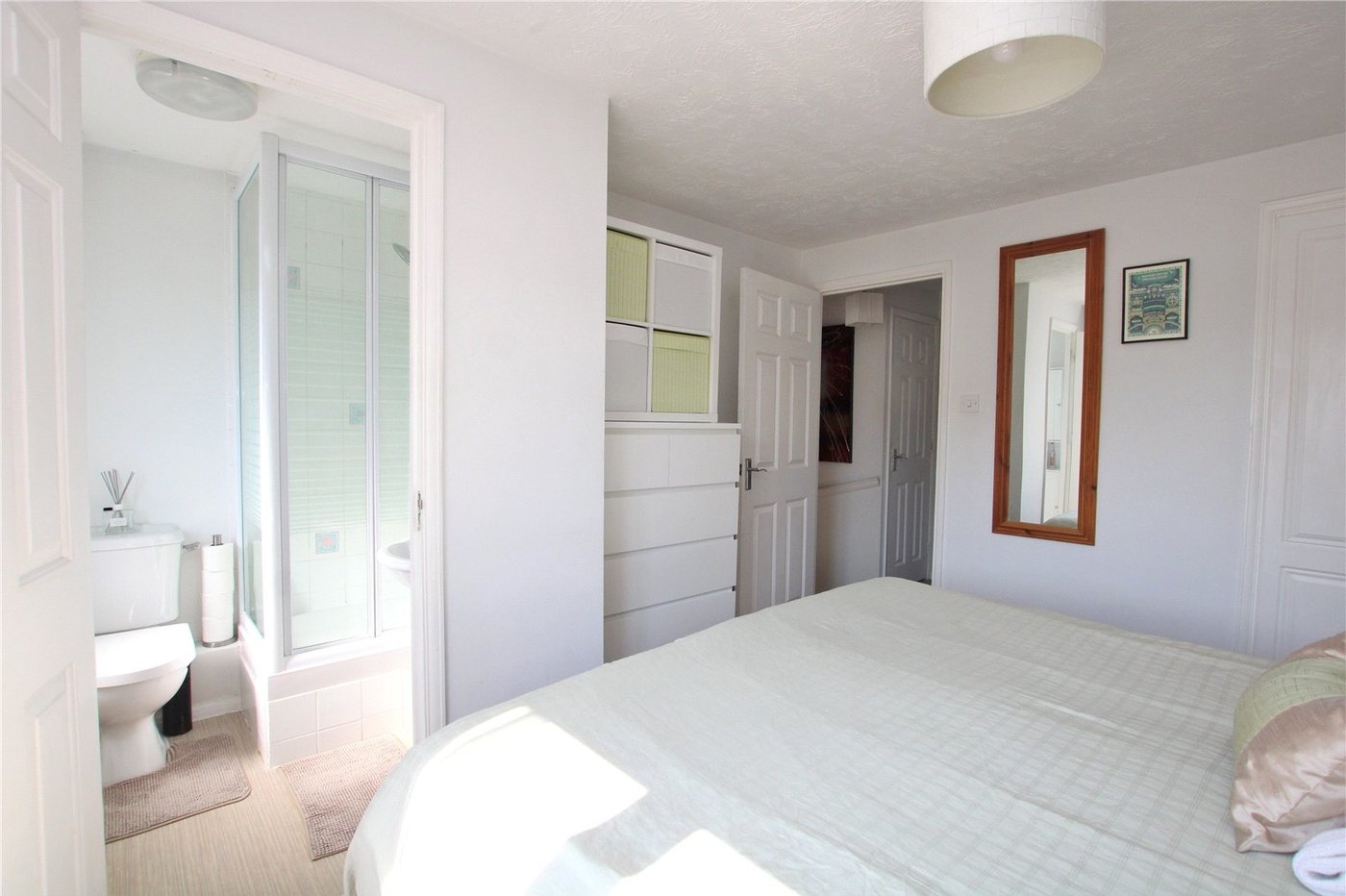2 bedroom house for sale in London | Robinson Jackson