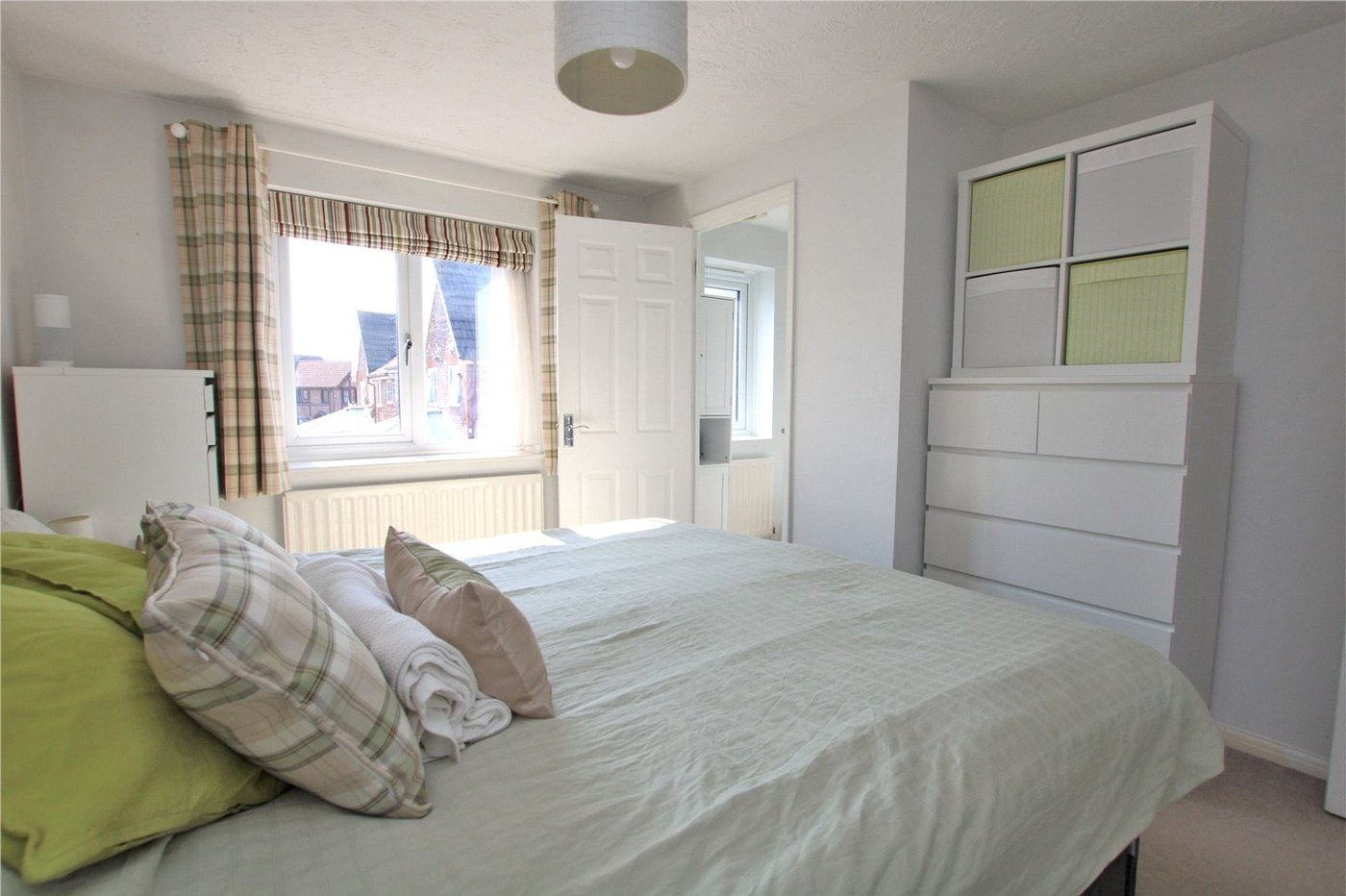 2 bedroom house for sale in London | Robinson Jackson