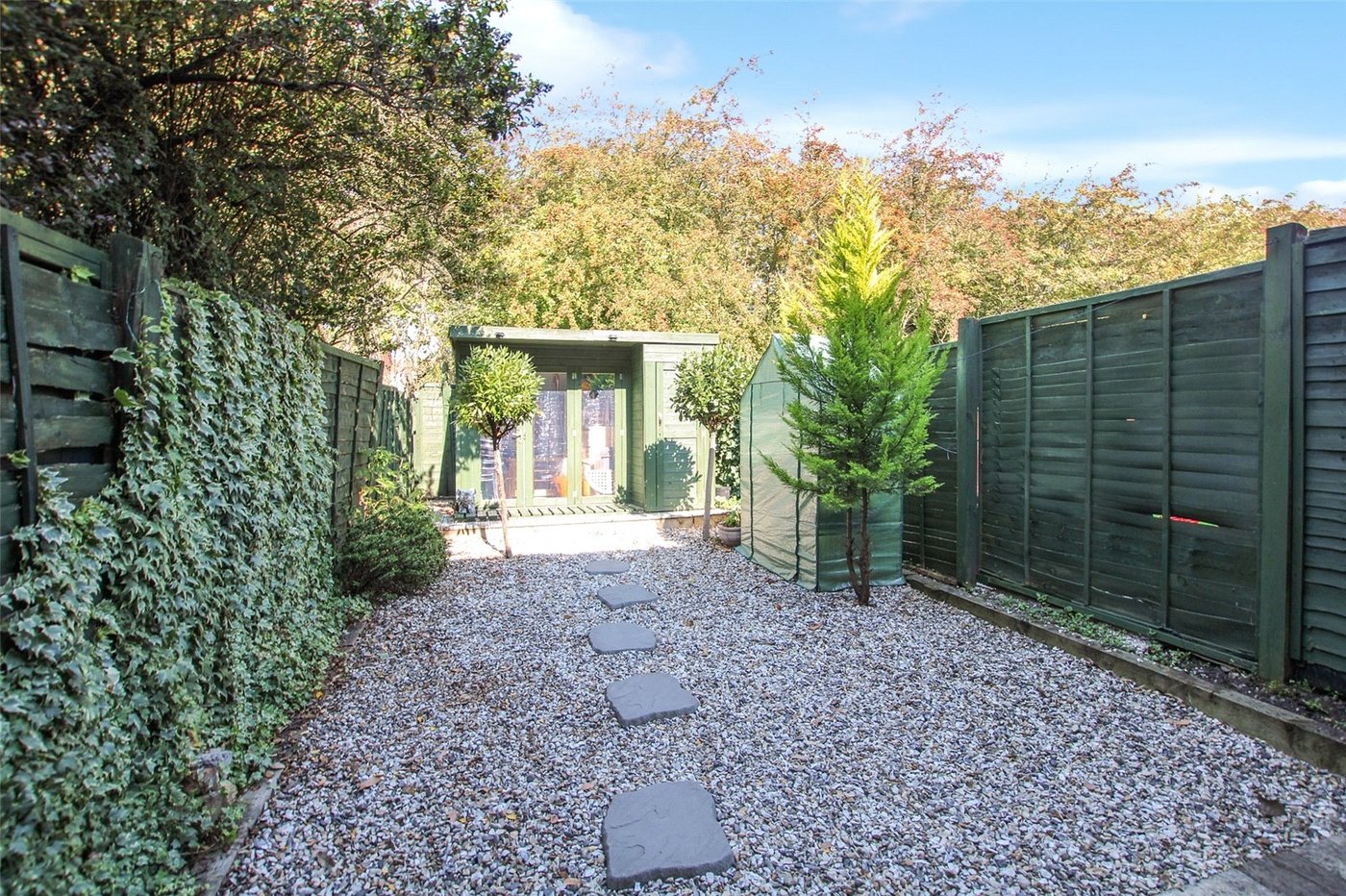 2 bedroom house for sale in London | Robinson Jackson