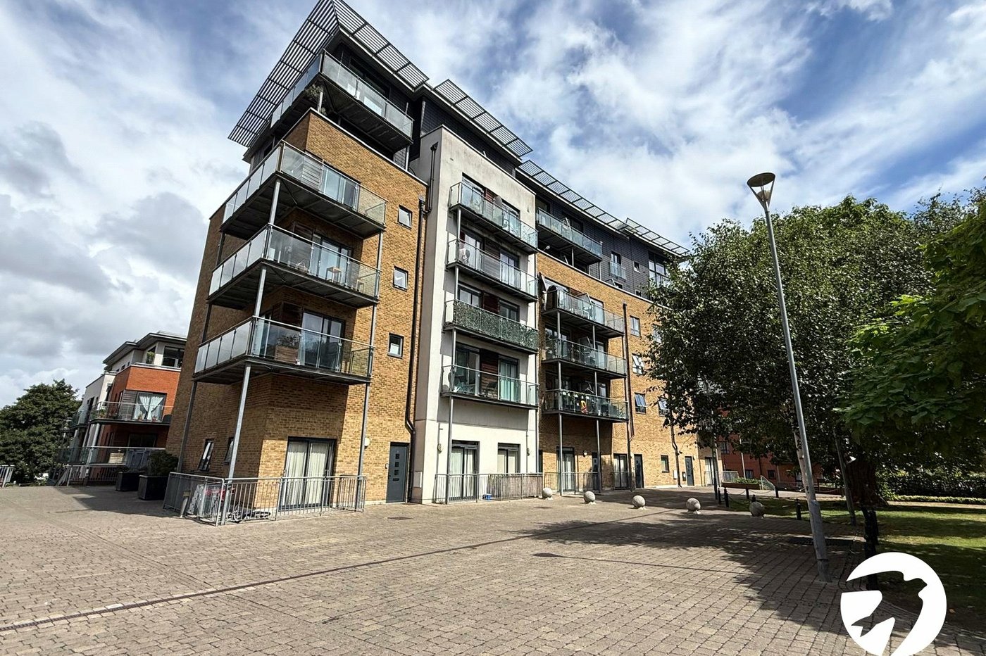 2 bedroom property for sale in London | Robinson Jackson