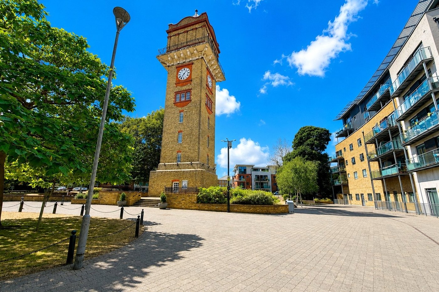 3 bedroom property for sale in London | Robinson Jackson