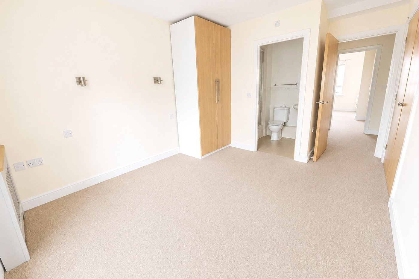 3 bedroom property for sale in London | Robinson Jackson