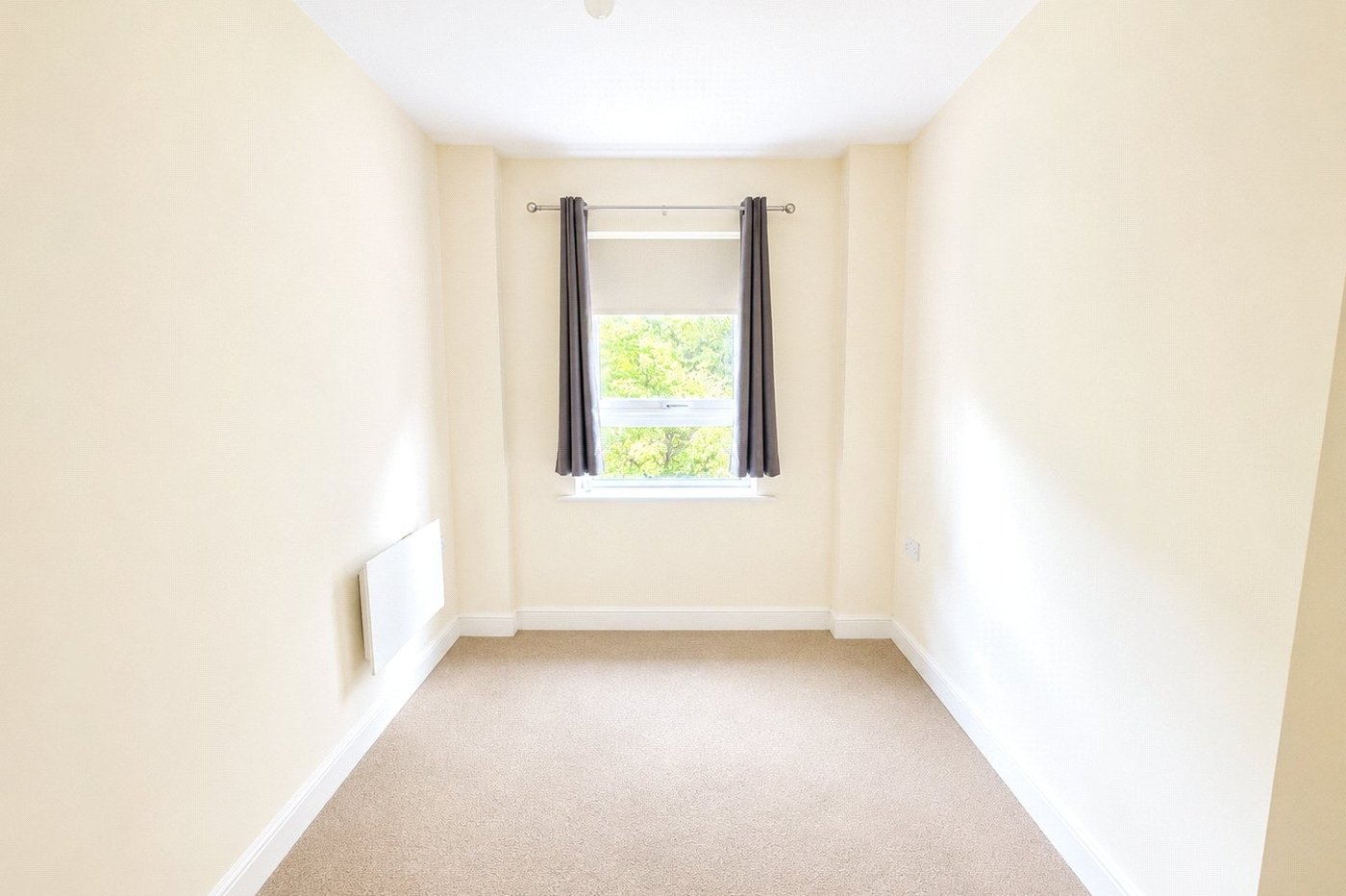 3 bedroom property for sale in London | Robinson Jackson