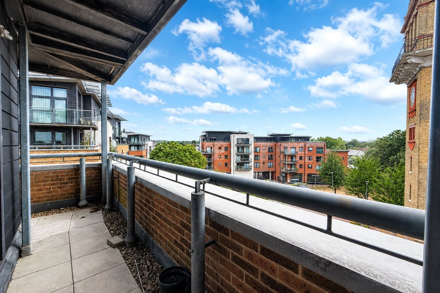 2 bedroom property for sale in London | Robinson Jackson