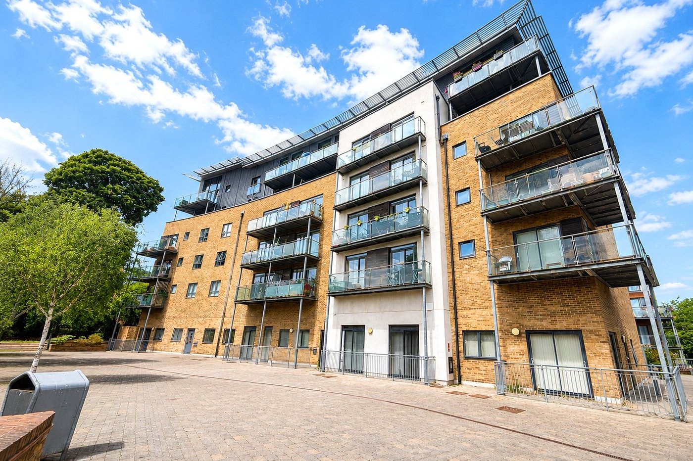 2 bedroom property for sale in London | Robinson Jackson