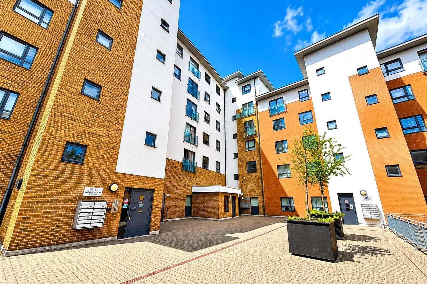 2 bedroom property for sale in London | Robinson Jackson