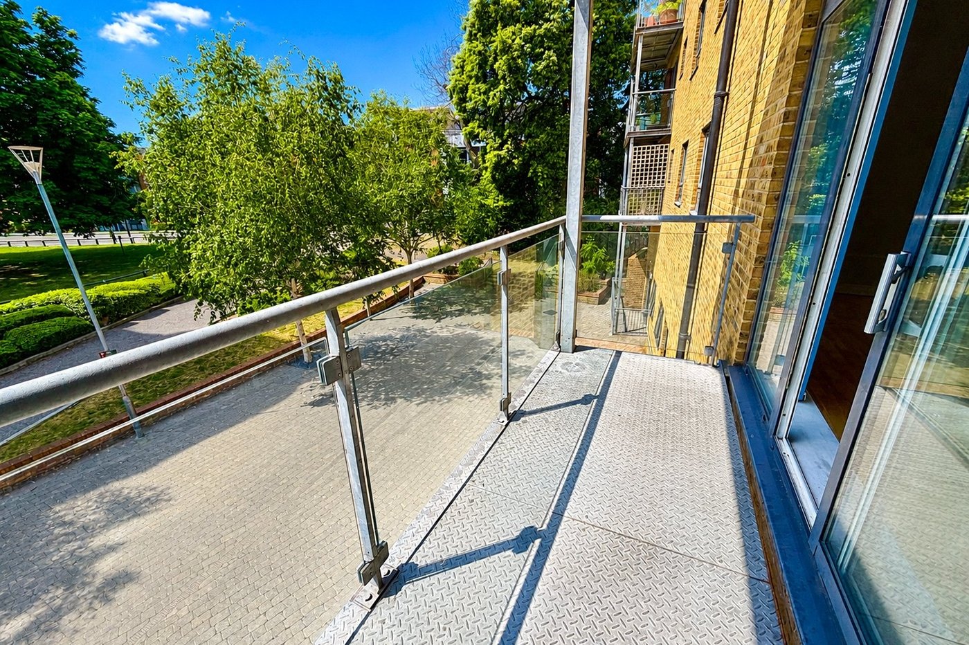 2 bedroom property for sale in London | Robinson Jackson