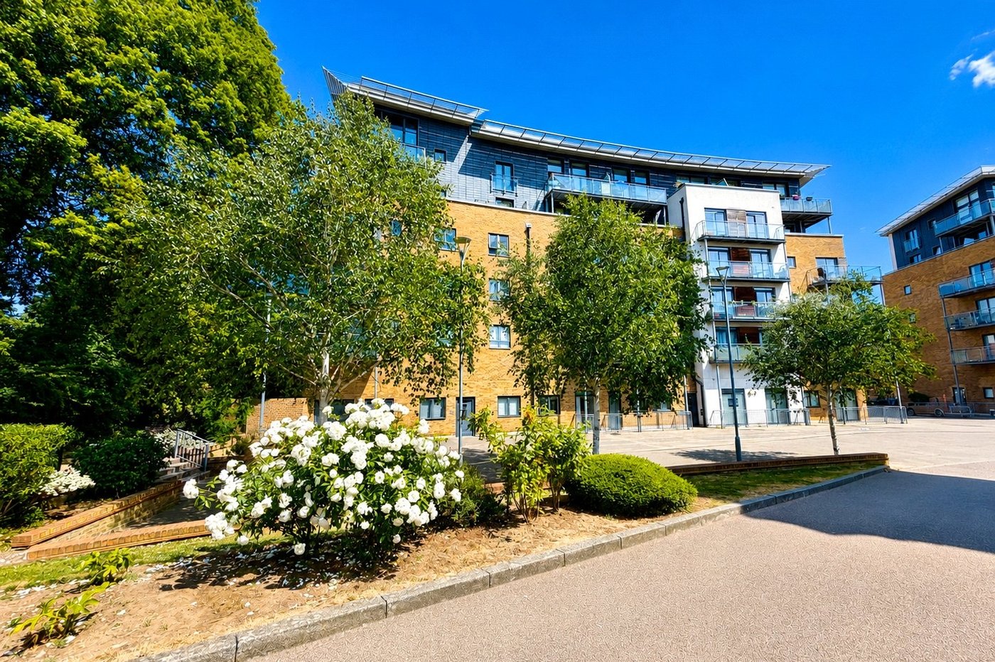 2 bedroom property for sale in London | Robinson Jackson