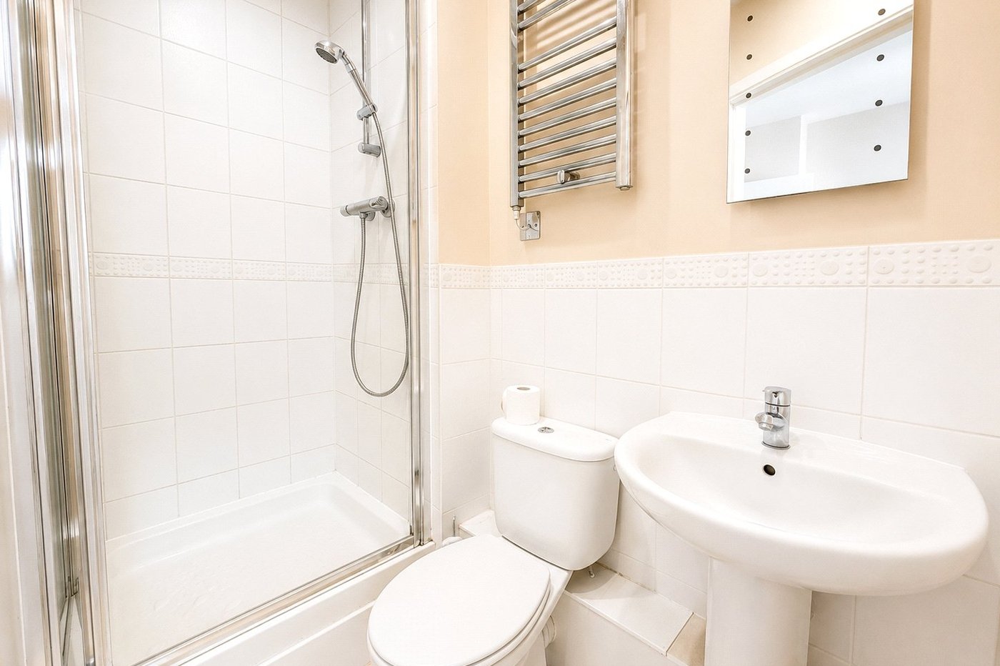 2 bedroom property for sale in London | Robinson Jackson
