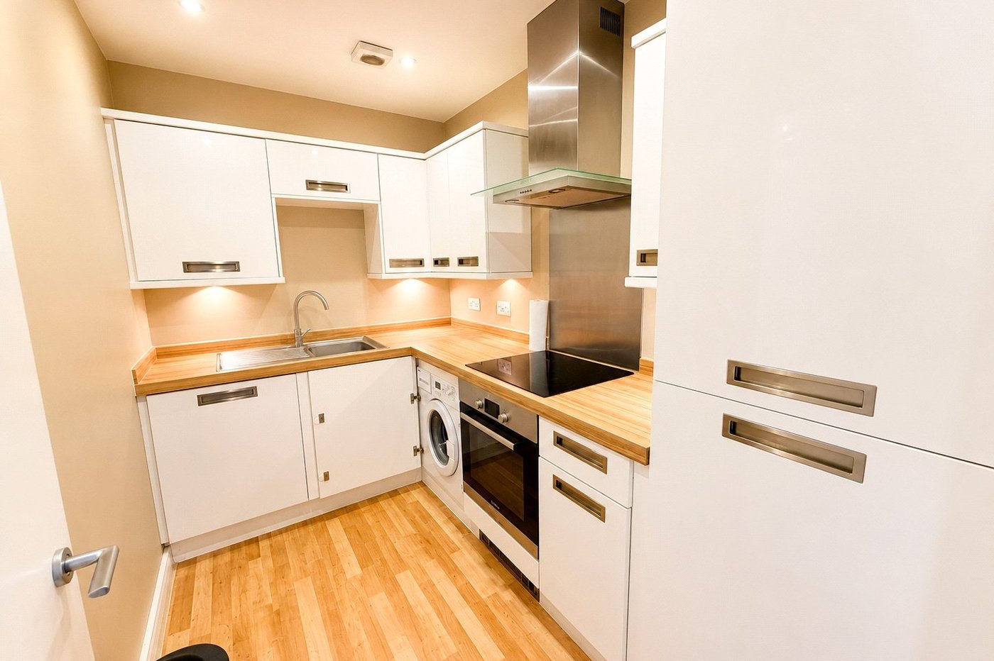 2 bedroom property for sale in London | Robinson Jackson
