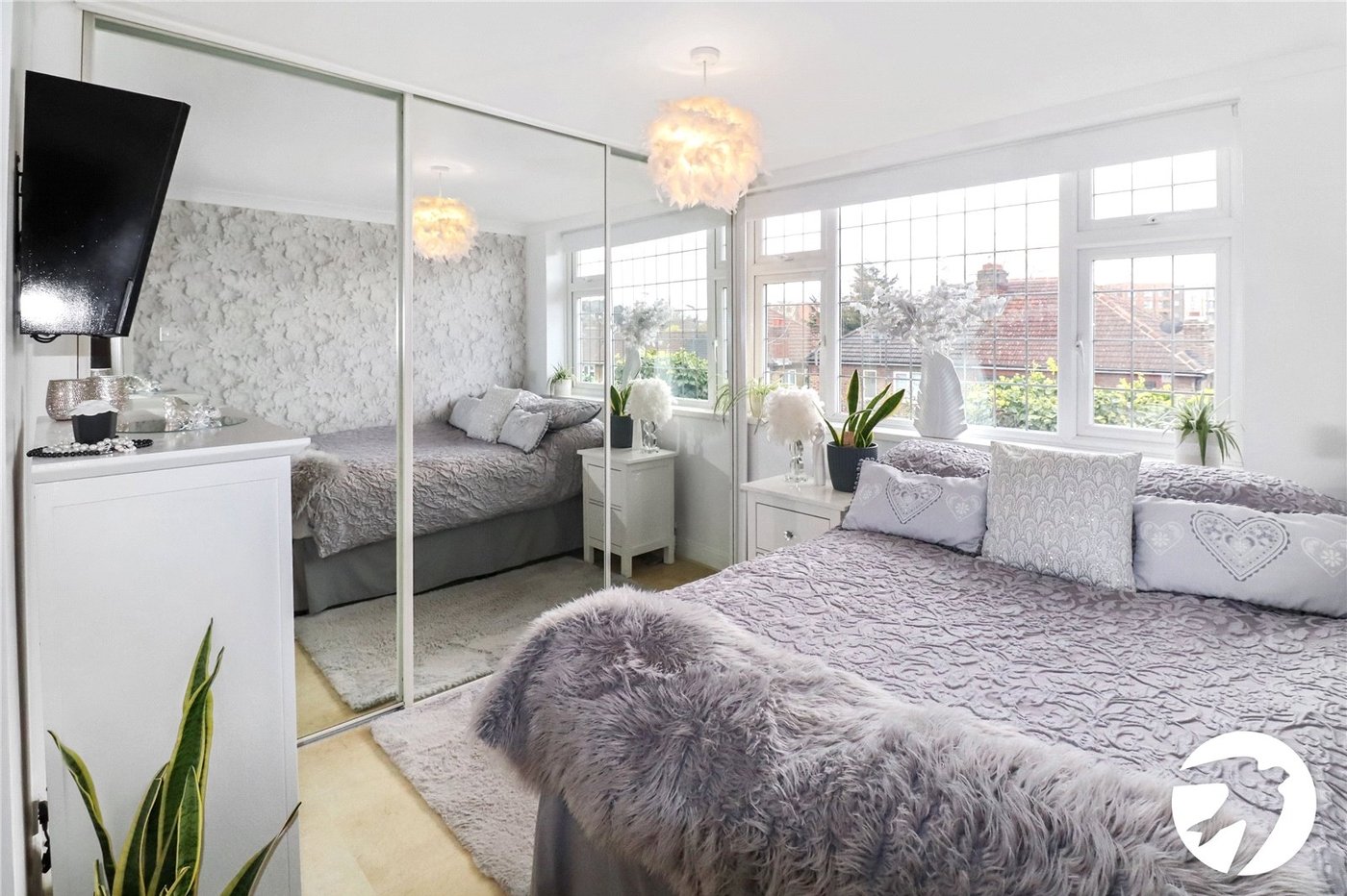 4 bedroom bungalow for sale in Erith | Robinson Jackson