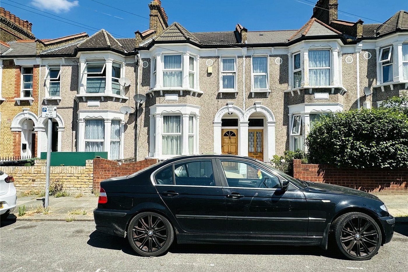 3 bedroom house for sale in London | Robinson Jackson