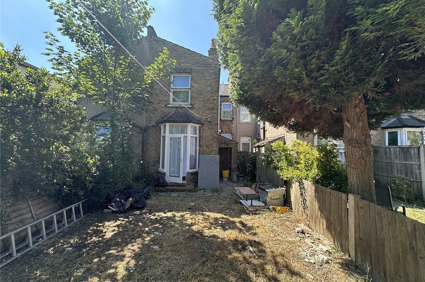 3 bedroom house for sale in London | Robinson Jackson