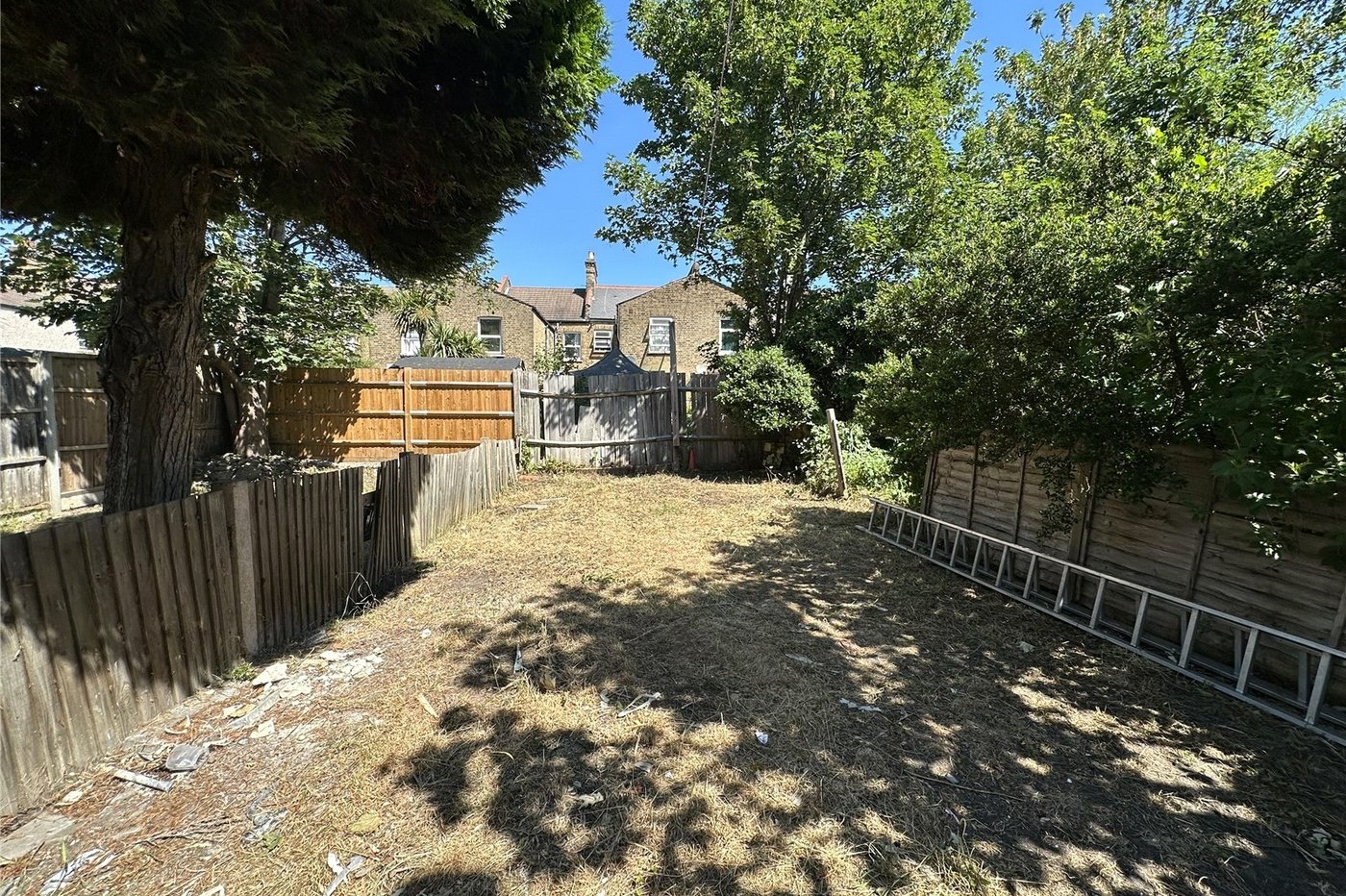 3 bedroom house for sale in London | Robinson Jackson