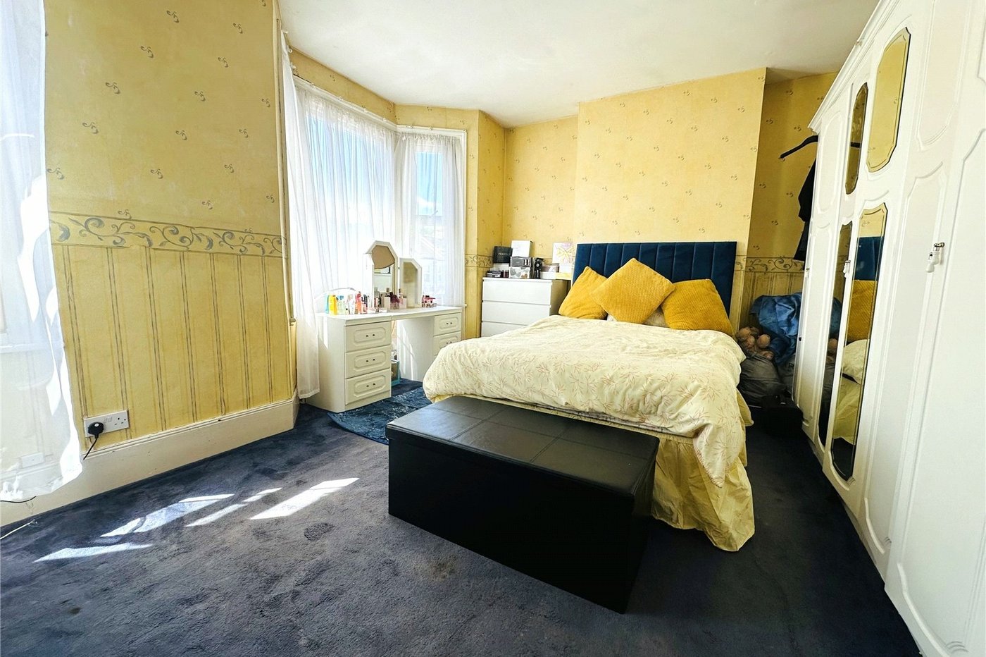 3 bedroom house for sale in London | Robinson Jackson