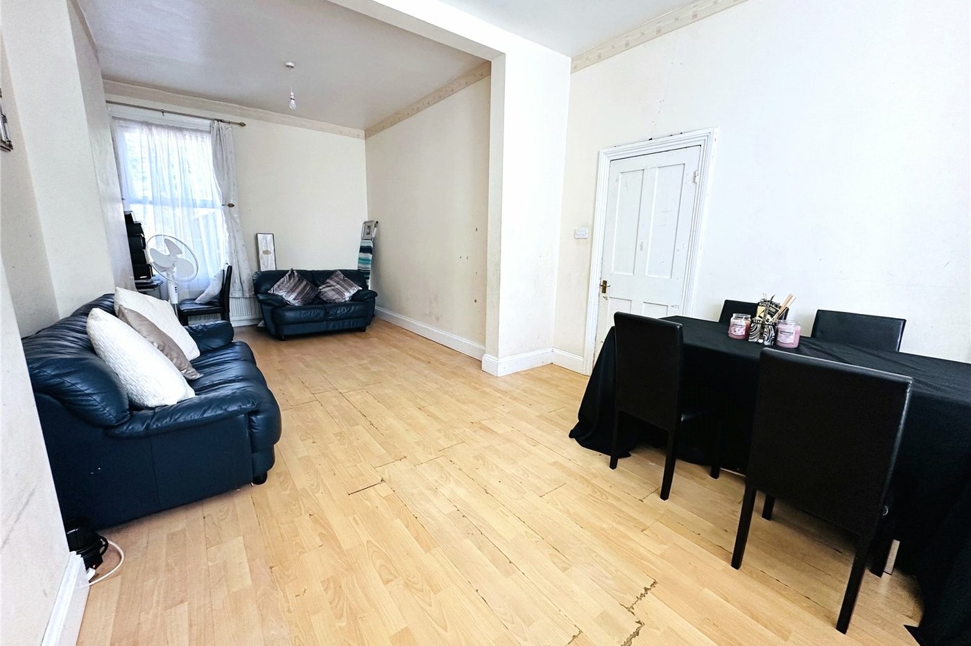 3 bedroom house for sale in London | Robinson Jackson