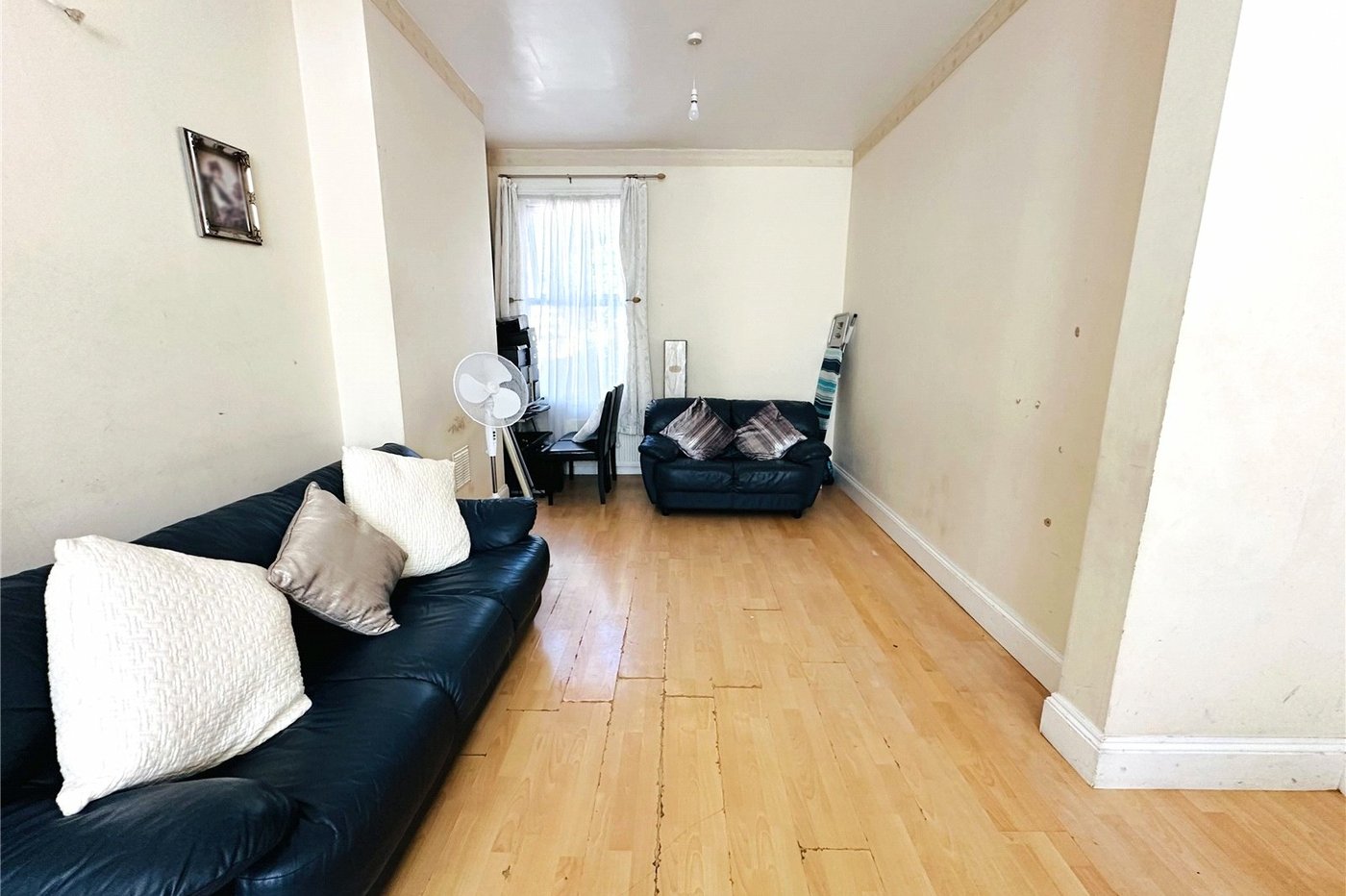 3 bedroom house for sale in London | Robinson Jackson