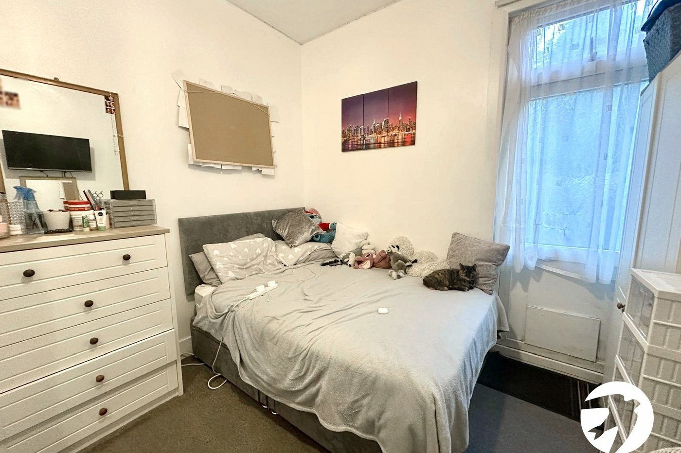 2 bedroom property for sale in London | Robinson Jackson