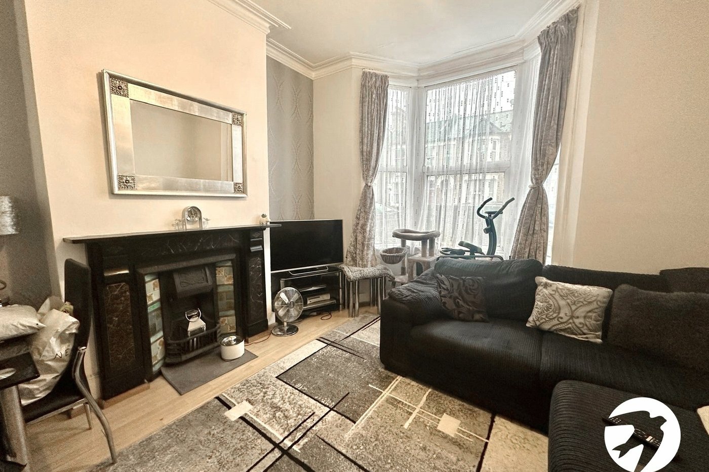 2 bedroom property for sale in London | Robinson Jackson