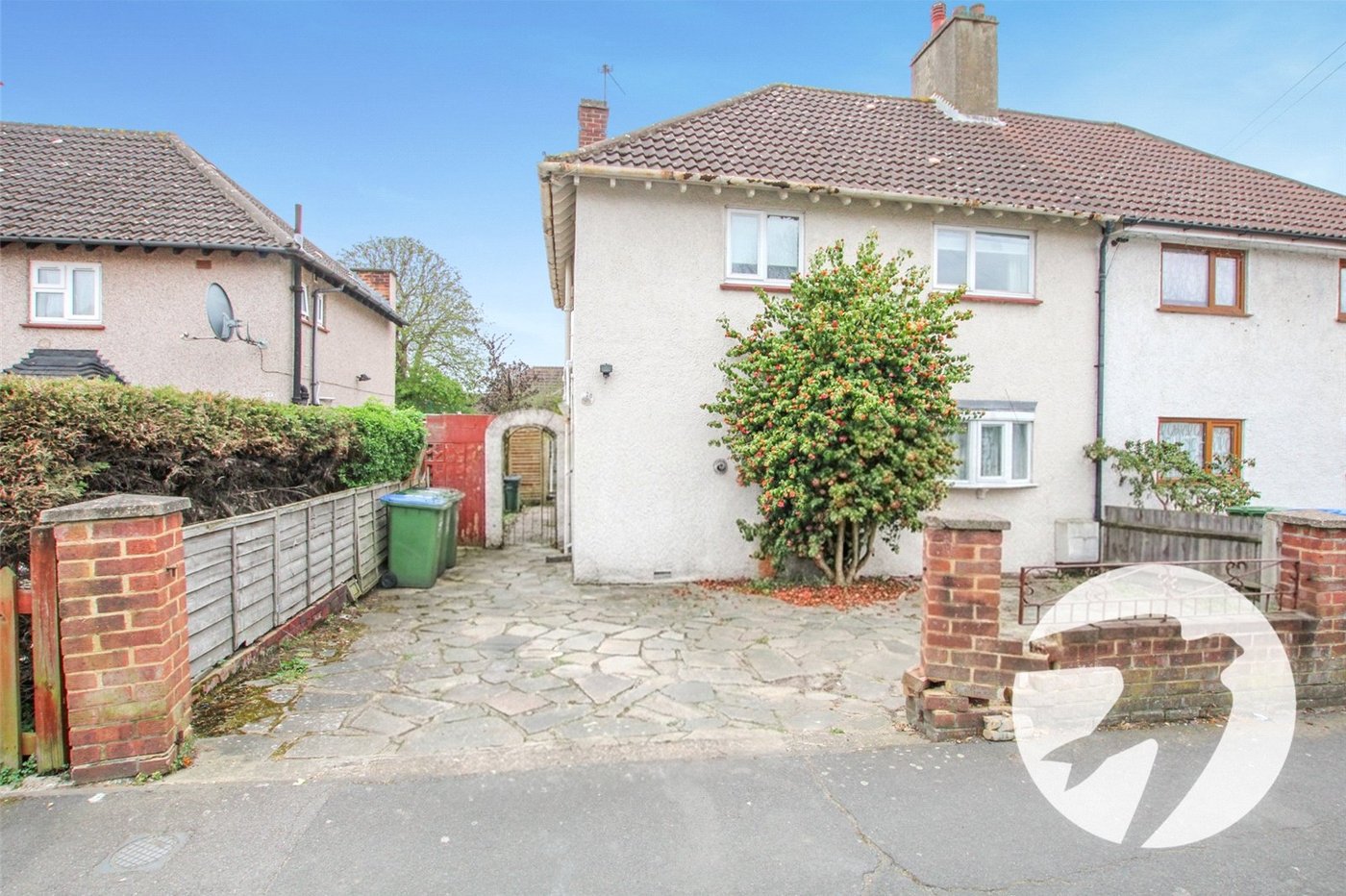 3 bedroom house for sale in London | Robinson Jackson