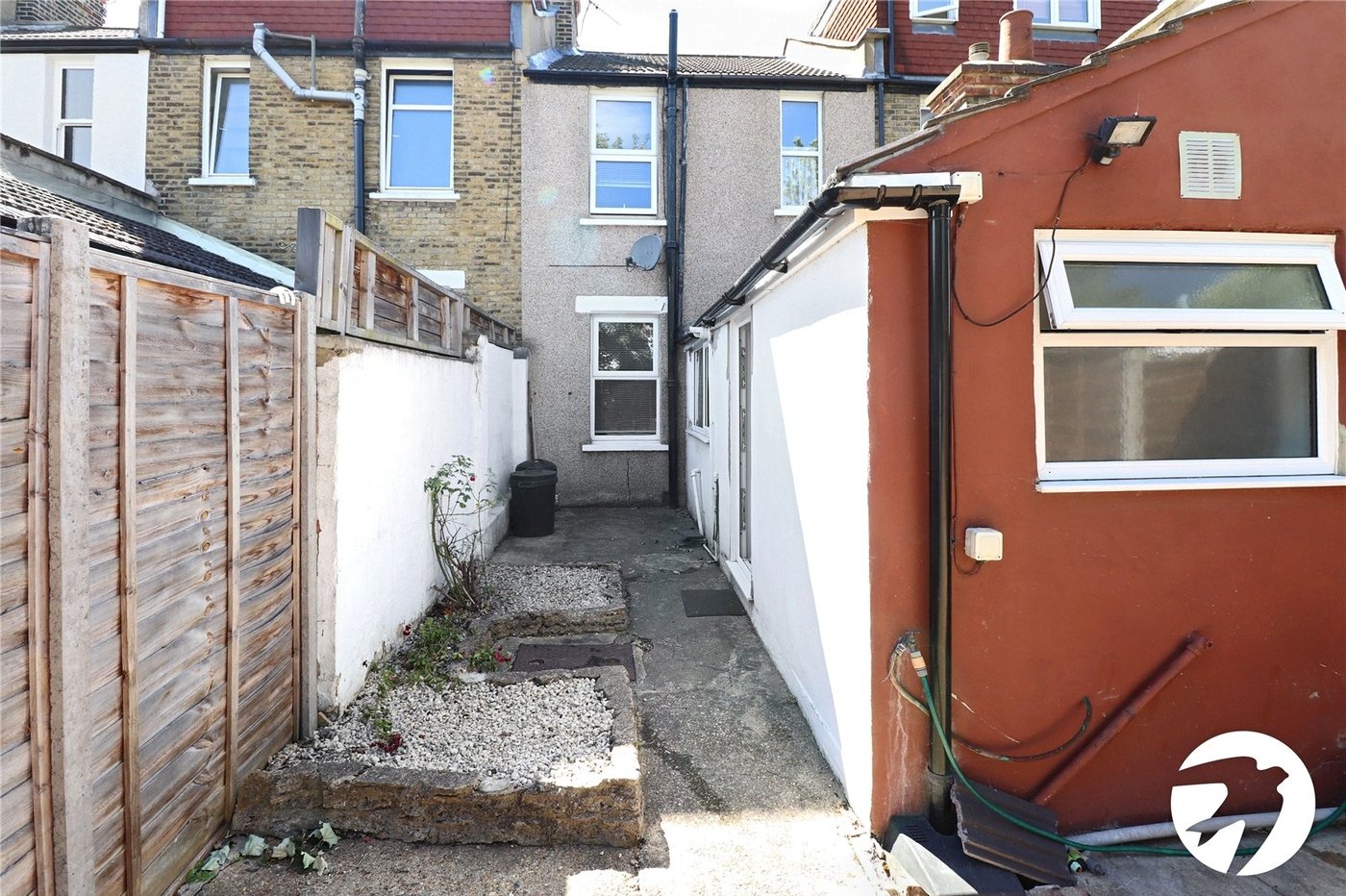 2 bedroom house for sale in London | Robinson Jackson